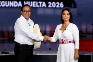 Elecciones en Perú mantienen al país en expectativa por estrecho margen entre candidatos