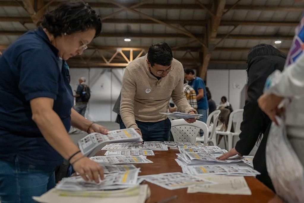 Izquierda y derecha libran una batalla decisiva por el futuro político de Colombia diseño sin título