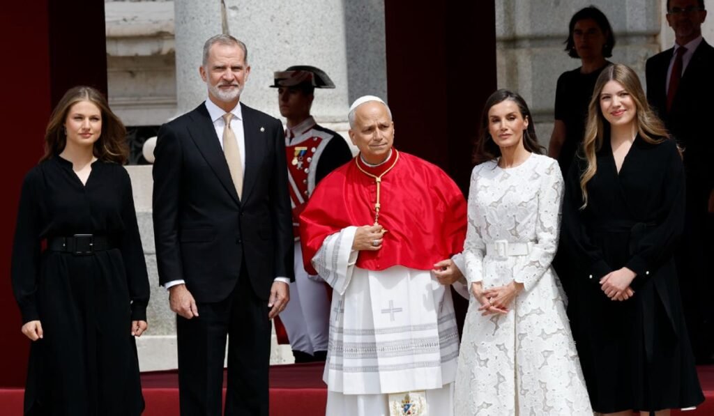 robert prevost con reyes princesa infanta sofia puertas del palacio real 2876247 1200 700 robert prevost con reyes princesa infanta sofia puertas del palacio real 2876247 1200 700