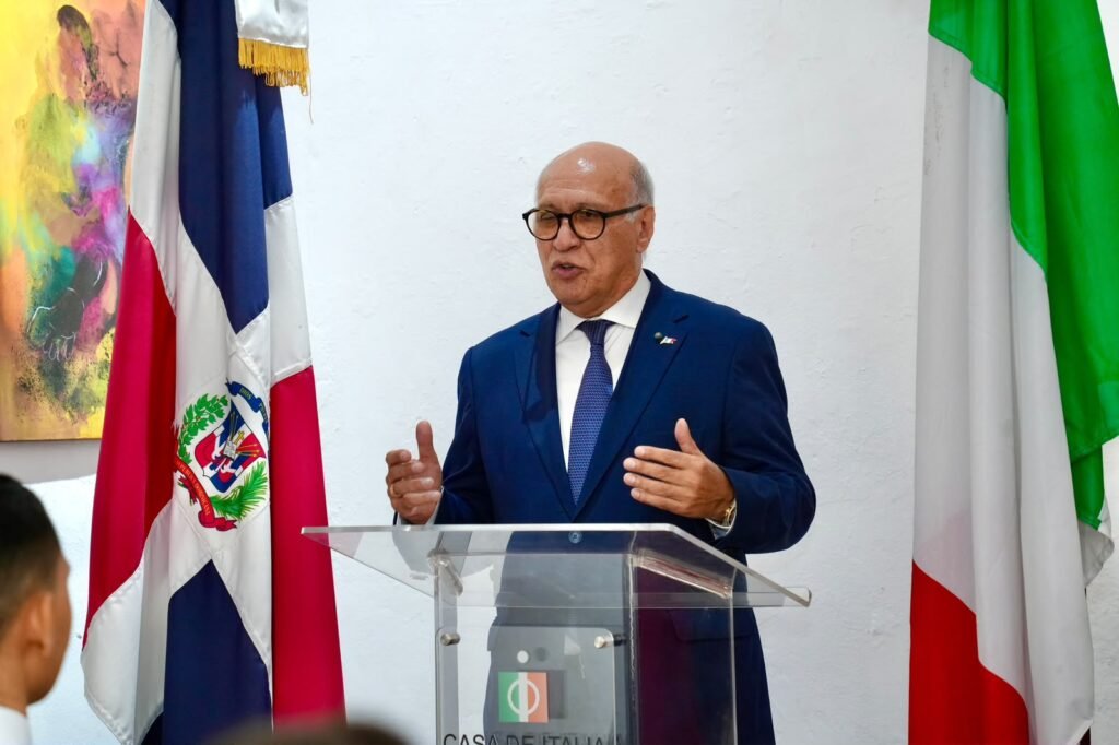 Embajada de Italia otorga becas a 20 agentes de POLITUR para fortalecer la atención a visitantes italianos whatsapp image 2026 10 29 at 10.55.00 am